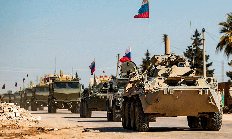 آليات عسكرية روسية في قافلة من بلدة تل تمر إلى مطار شمال شرقي سوريا- 9 من آذار 2020 (فرانس برس)