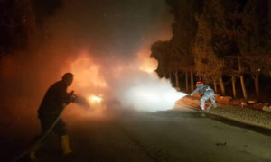 عناصر الدفاع المدني يطفئوون النيران المندلعة 10 من تشرين الأول 2020 (الدفاع المدني في حمص)