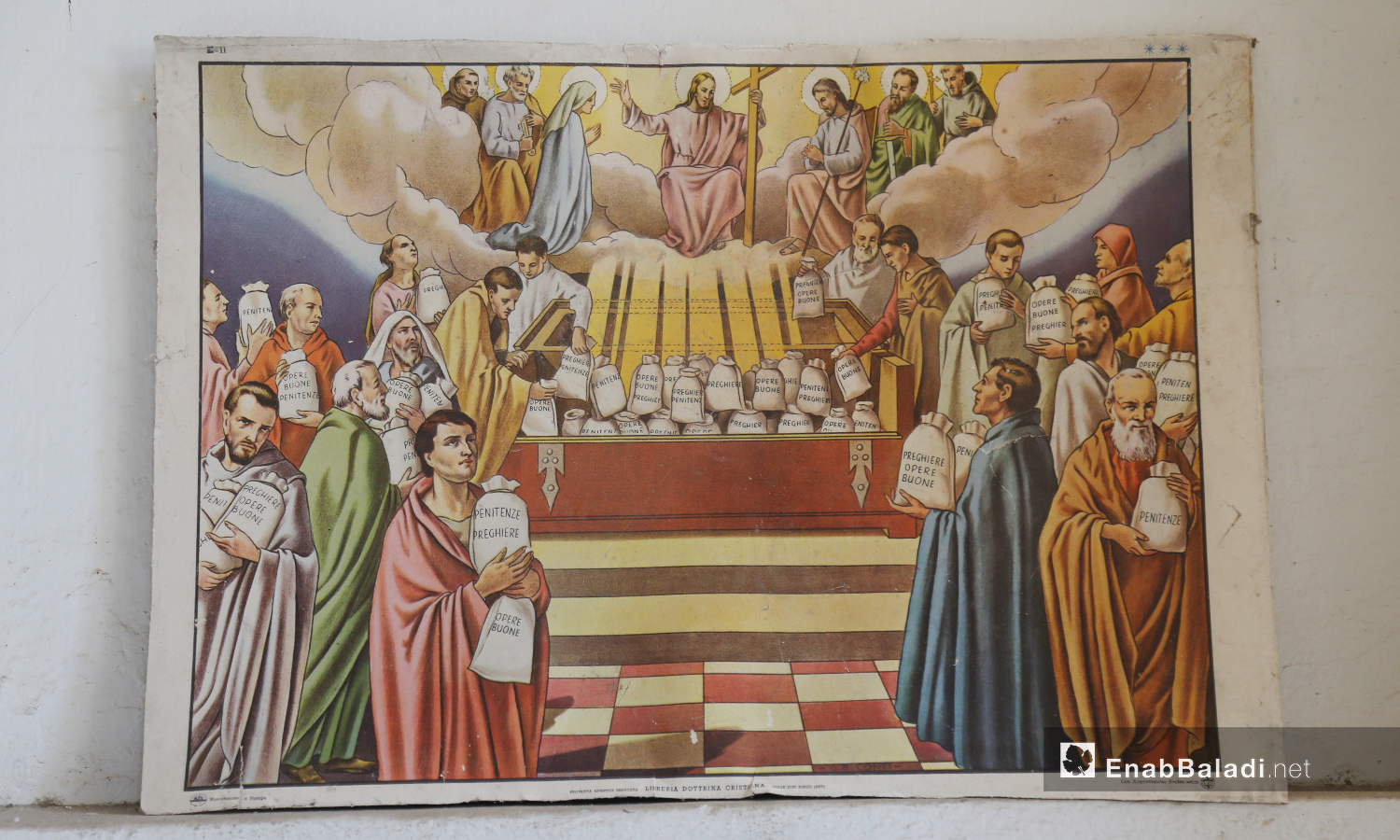 لوحة في كنيسة الروم الأرثذوكس بجسر الشغور تعرض المسيح وهو يوزع المغفرة على رعاياه - تموز 2020 (عنب بلدي)
