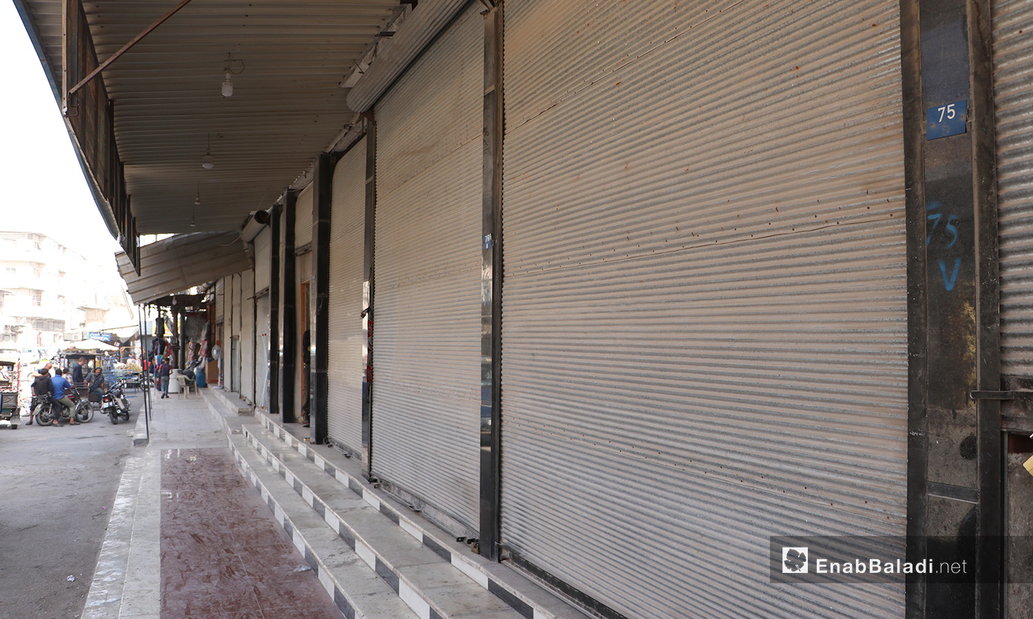 إغلاق المحلات التجارية في مدينة الباب حدادًا على التفجير الذي وقع في المدينة قبل يوم وأدى إلى عدد كبير من القتلى والجرحى - 7 تشرين الأول 2020 (عنب بلدي/عاصم الملحم)