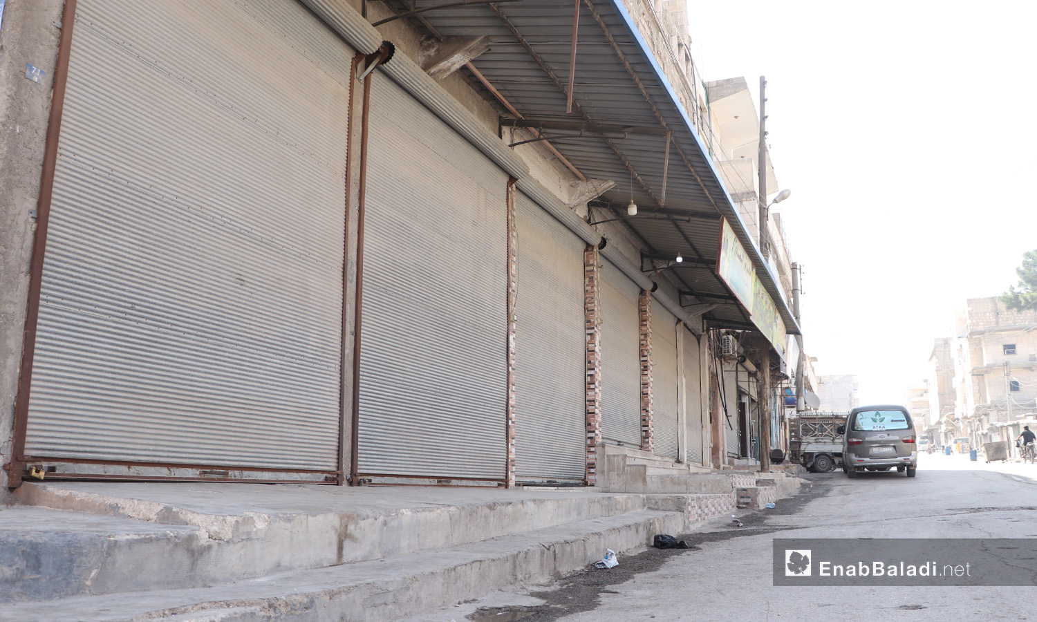 إغلاق المحلات التجارية في مدينة الباب حدادًا على التفجير الذي وقع في المدينة قبل يوم وأدى إلى عدد كبير من القتلى والجرحى - 7 تشرين الأول 2020 (عنب بلدي/عاصم الملحم)