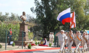 تدشين نصب تذكاري للطيار الروسي  رفعت حبيبولين الذي قتل في سوريا في 2016 30 من أيلول (وزارة الدفاع الروسية)