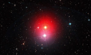 نجم أحمر في الفضاء (Space)