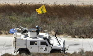دورية لقوات "اليونيفل" قرب الحدود اللبنانية الإسرائيلية (AP  /Hussein Malla)