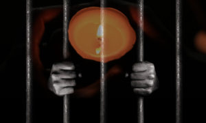 سجين خلف القضبان - 22 من تشرين الأول 2020 - تعبيرية (عنب بلدي)