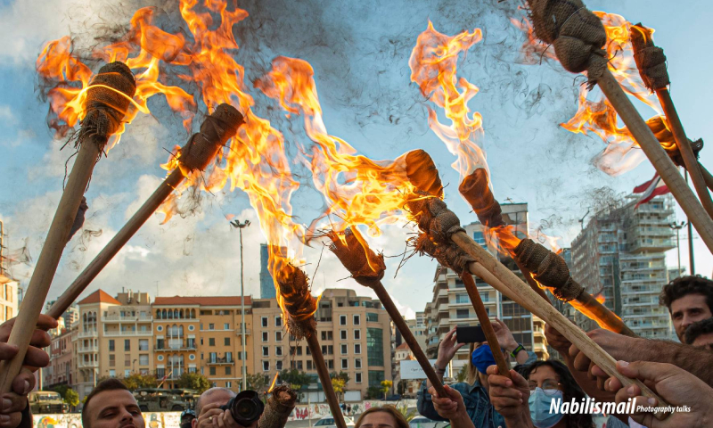 متظاهرون في لبنان يحيون الذكرى الأولى للانتفاضة في ساحة الشهداء ببيروت - 15 تشرين الأول 2020 (المصور نبيل اسماعيل)