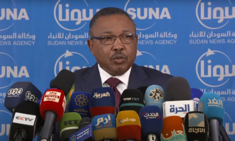 وزير الخارجية السوداني عمر قمر الدين في المؤتمر الصحفي 20 من تشرين الأول 2020 (وكالة الأنباء السودانية)