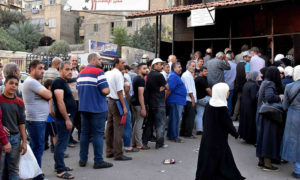 مواطنون يصطفون للحصول على الخبز المدعوم في العاصمة دمشق - 7 من تشرين الأول 2020 (تشرين)
