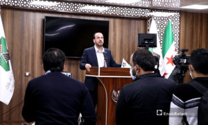 رئيس الائتلاف السوري نصر الحريري بمؤتمر صحفي في مدينة اعزاز شمال غربي سوريا - 14 من تشرين الثاني 2020 (عنب بلدي)