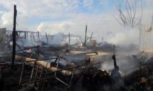 الحريق المندلع الاثنين 30 من تشرين الثاني في مخيم مرج الخوخ في لمرجعيون بلبنان، 30 تشرين الثاني 2020 (النشرة)