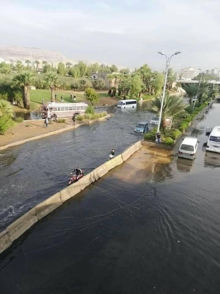 أوتستراد درعا عند نقاطع نهر عيشة في دمشق- الأحد 1 من تشرين الثاني 2020