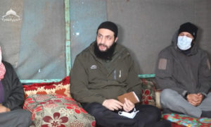 القائد العام لهيئة تحرير الشام أبو محمد الجولاني في زيارة لأحد المخيمات في شمال غربي سوريا - 18 كانون الأول 2020 (هيئة تحرير الشام)