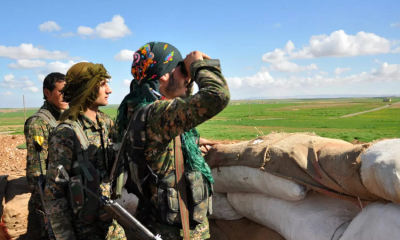 مقاتلون من قوات سوريا الديقمراطية (AFP)