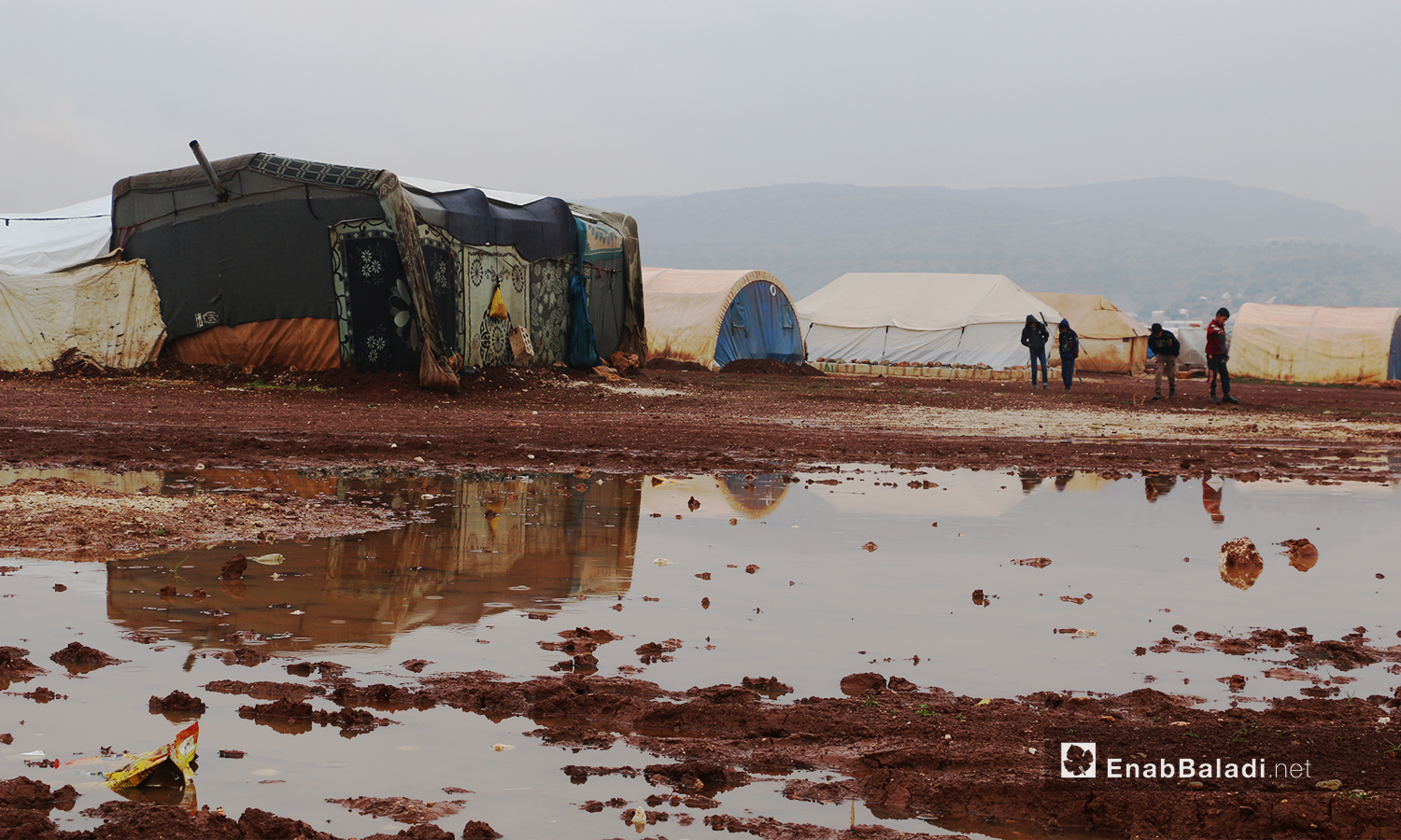 العاصفة المطرية تغرق بالوحل مخيمات منطقة " الوطى" في إدلب - 14 كانون الثاني 2021 (عنب بلدي / إياد عبد الجواد)