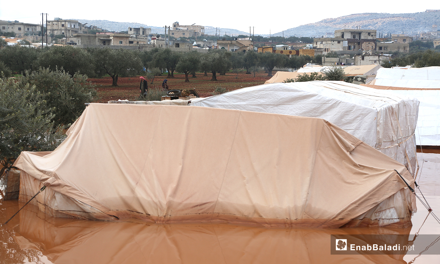 خيام غارقة بمياه الأمطار في مخيم حربنوش بريف إدلب - 19 كانون الثاني 2021 (عنب بلدي - يوسف غريبي)