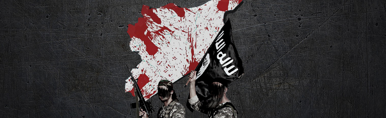 مقاتلان من تنظيم الدولة في الرقة - 30 حزيران 2014 (رويترز/ تعديل عنب بلدي)