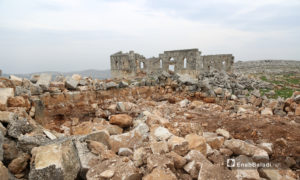 تخريب عشوائي لموقع بانقوسا الأثري في الجبل الوسطاني في ريف إدلب الشمالي - 13 كانون الثاني 2021 (عنب بلدي/يوسف غريبي)
