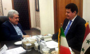 اجتماع بين سفير سوريا في طهران عدنان محمود، ونائب الرئيس للعمليات والتكنولوجيا سورينا ساتاري، في إيران، 23 من شباط 2021 (وكالة فارس)
