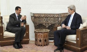 وزير الخارجية الأمريكي الأسبق جون كيري ورئيس النظام السوري في اجتماع في لقاء 2010