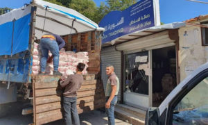 احد منافذ البيع التابعة  للمؤسسة السورية للتجارة في اللاذقية أثناء تحميل مادة السكر (المؤسسة السورية للتجارة/فيسبوك)