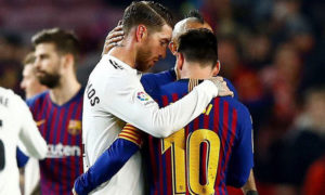 راموس لاعب ريال مدريد وميسي لاعب برشلونة - 24 تشرين الاول 2020 (موقع ريال مدريد بالعربي)