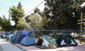 لاجئون سوريون وعراقيون يباتون في شوارع اليونان- 11 من آذار 2021 (خلية الإنقاذ والمتابعة)