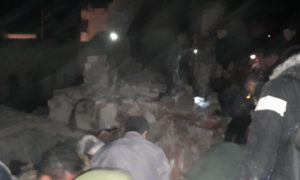 منزل مدمر بعد تفجير مجهول في مدينة رأس العين بريف الحسكة (شبكات محلية)