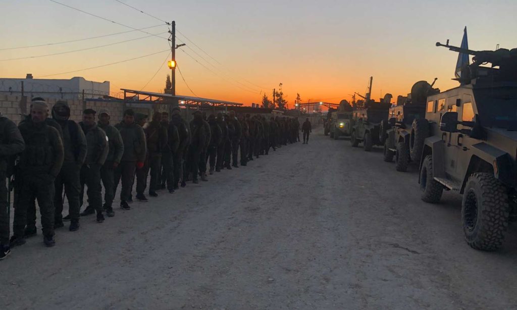مقاتلون من "قوات سوريا الديمقراطية" في مخيم الهول شمال شرقي سوريا - 28 آذار 2021 (zana amedi/ تويتر)