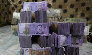 أوراق نقدية من فئة ألفي ليرة سورية (رويترز)