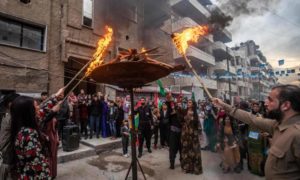 أكراد سوريون يشعلون نار 