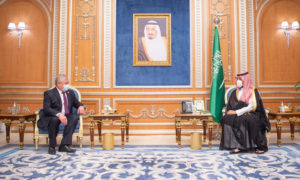 ولي العهد السعودي، محمد بن سلمان، والمبعوث الروسي الخاص إلى سوريا ألكسندر لافرينتيف خلال لقاء بالسعودية – 9 من آذار 2021 (واس)