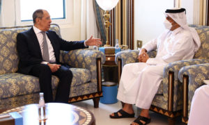 أمير قطر تميم بن حمد، ووزير الخارجية الروسي سيرغي لافروف في قطر - 11 من آذار 2021 (وزارة الخارجية الروسية)