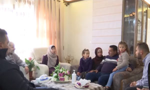 لقاء الفتيات الأربع مع عائلتهم  في نابلس - 11 من آذار 2021 (لقطة شاشة من قناة فلسطين TV)