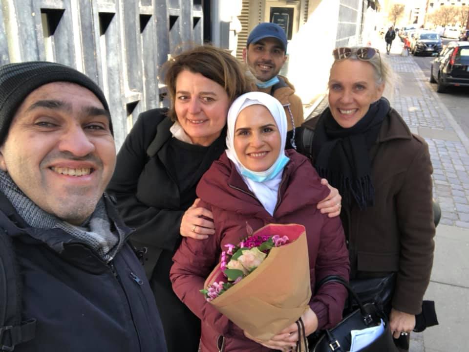 نيفين رحال بعد حصولها على حق اللجوء السياسي في الدنمارك 23 من نيسان (عاصم سويد)