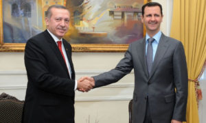الرئيس التركي رجب طيب أردوغان ورئيس النظام السوري بشار في لقاء عام 2010 (AFP)
