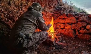مقاتل من جماعة الألبان في جبال الكبانة بريف اللاذقية - كانون الأول 2020 (ARES CONMAT)