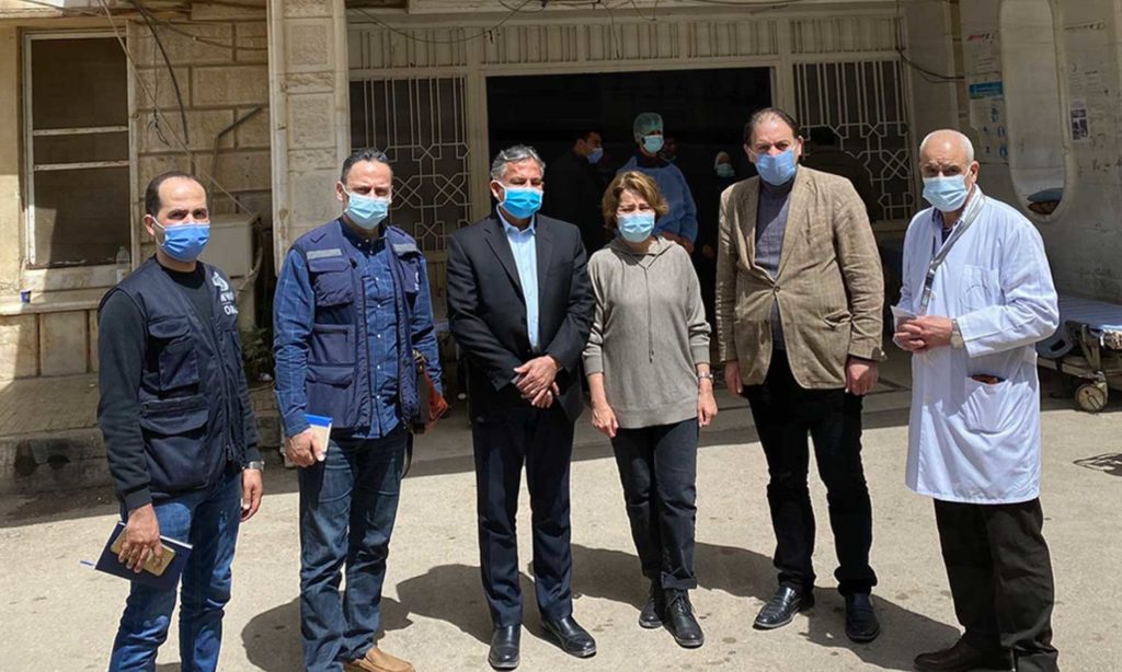 ممثلة منظمة الصحة العالمية في سوريا أكجمال ماجتيموفا خلال زيارتها لمشفى درعا الوطني - 5 من نيسان 2021 (منظمة الصحة العالمية في تويتر)