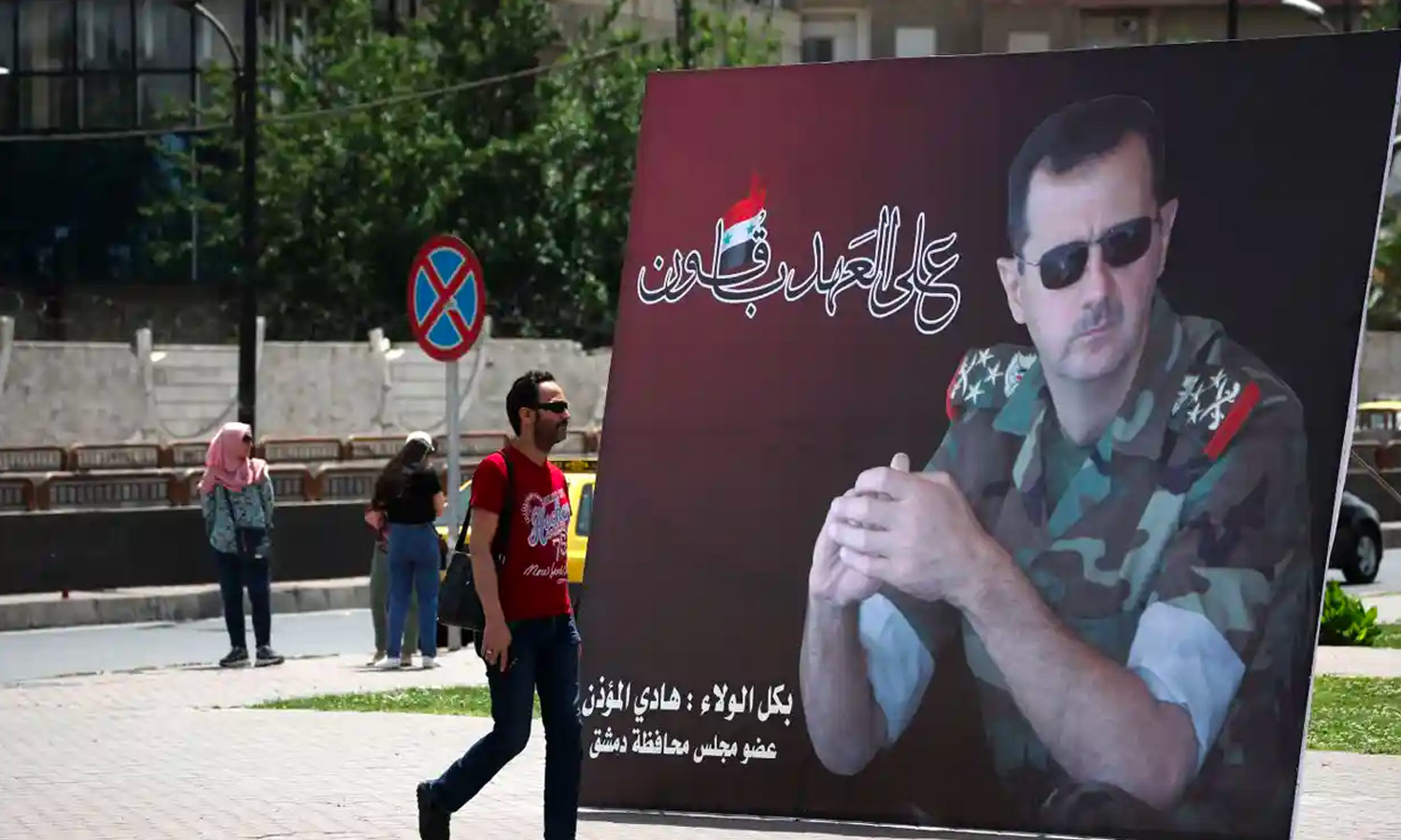 ملصق لرئيس النظام السوري بشار الأسد في ساحة الأمويين بدمشق استعدادًا للانتخابات الرئاسية - 3 من أيار 2021 (لؤي بشارة/ AFP)