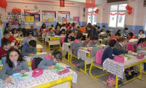 طلاب مدرسة ابتدائية في تركية (yenishafak)