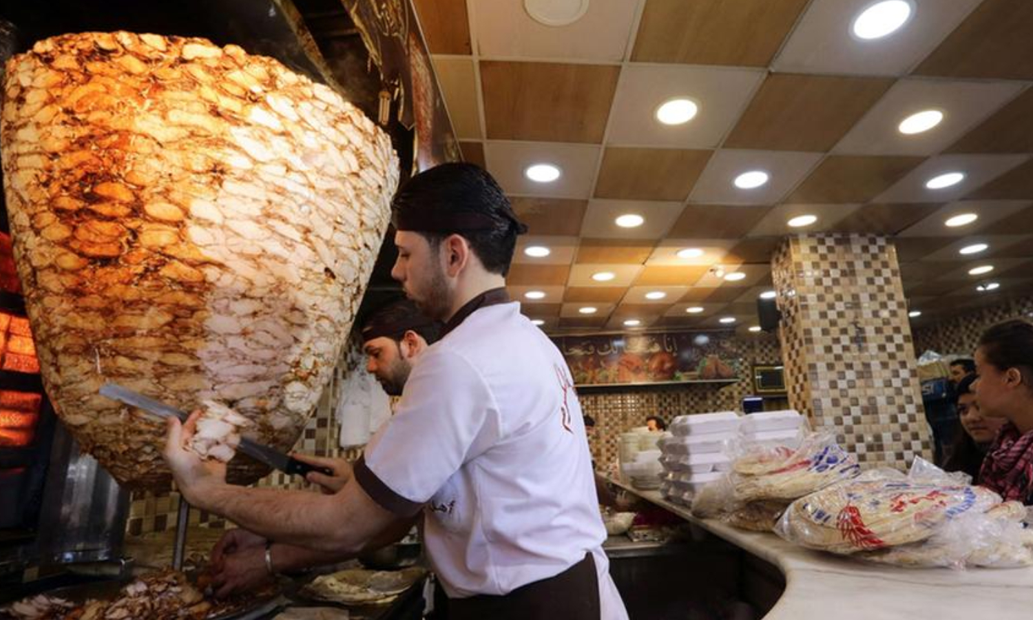مطعم "شاورما" في دمشق (AFP)