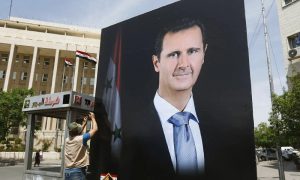 صورة كبيرة لبشار الأسد في أحد شوارع دمشق (Getty)