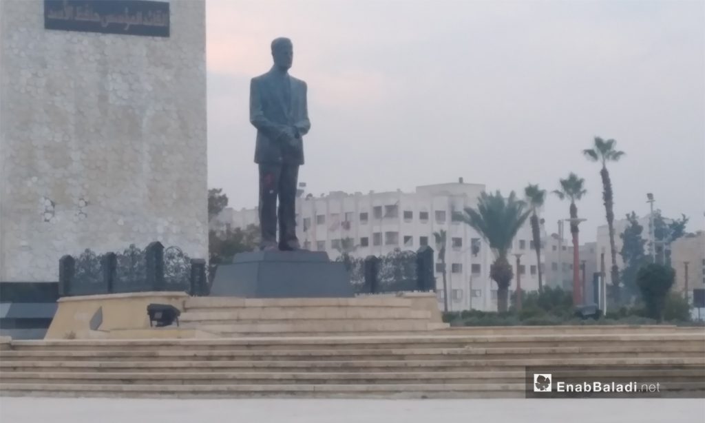 تمثال رئيس النظام السابق حافظ الأسد في مدينة حلب - 2021 (عنب بلدي/ صابر الحلبي)