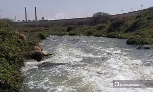 تأهيل قنوات الري من نهر العاصي في حمص إلى الأراضي الزراعية - 4 نيسان 2021 (عنب بلدي/ عروة المنذر)

