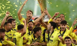 فرحة فريق فيا ريال بالفوز ببطولة الدوري الأوروبي - 26 أيار 2021 (AFP)