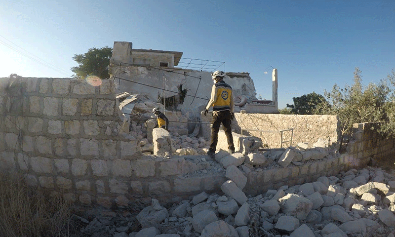 آثار القصف على بلدة إبديتا في جبل الزاوية في جنوبي إدلب من قبل قوات النظام السوري- 17 من حزيران 2021 _الدفاع المدني السوري)