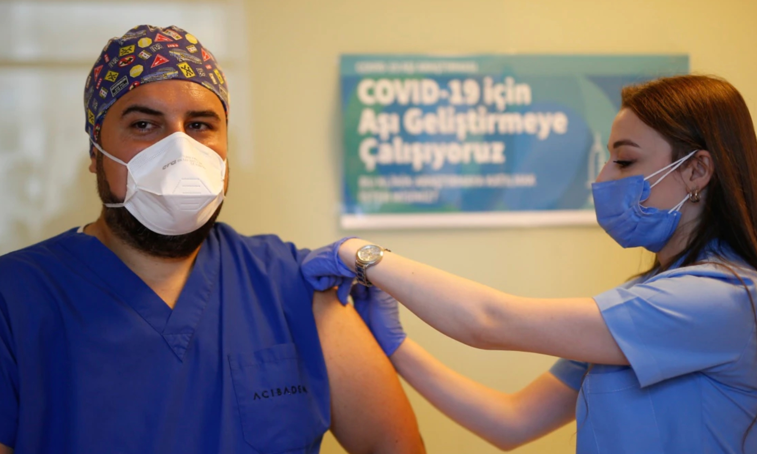 التطعيم ضد "كورونا" في تركيا (الأناضول)
