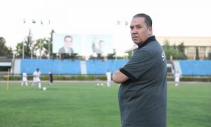 التونسي نبيل معلول مدرب المنتخب السوري لكرة القدم في حصة تدريبية (سبوتنيك)

