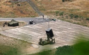 نظام دفاع صاروخي من نوع القبة الحديدية، مصمم لاعتراض وتدمير الصواريخ قصيرة المدى وقذائف المدفعية ، تم نشره في شمال اسرائيل_ 2018 (AFP)