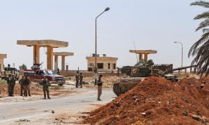 اشتباكات بين قوات النظام ومقاتلين سابقين بقوات المعارضة في مدينة الصنمين بدرعا - نيسان 2020 (AFP)