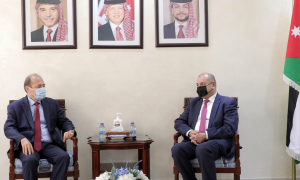 رئيس مجلس النواب الأردني، عبد المنعم العودات، يبحث مع القائم بأعمال السفارة السورية في عمان، عصام نيال، تعزيز التعاون البرلماني بين البلدين، المصدر: (بترا)، 2021.